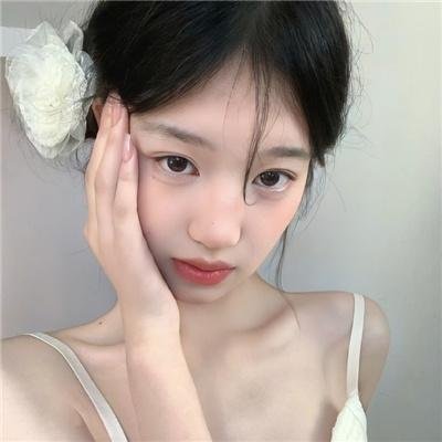 吮拇指的人